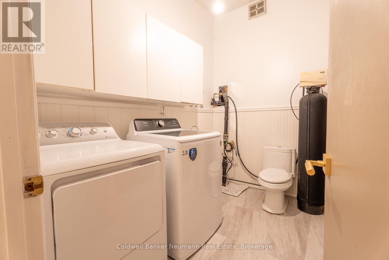 209 Wellington Street, Centre Wellington, Ontario  N1M 3E1 - Photo 26 - X12346016