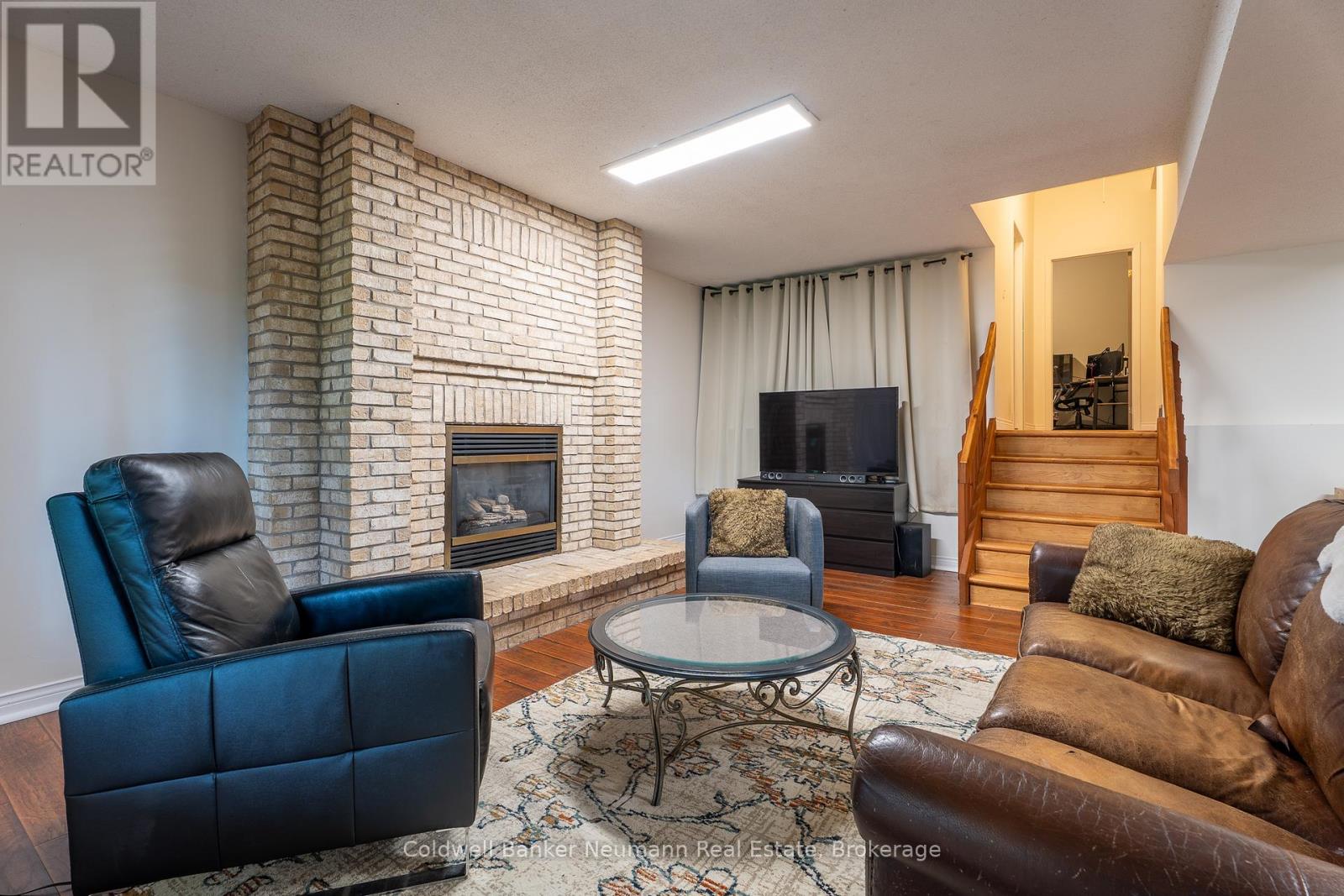 209 Wellington Street, Centre Wellington, Ontario  N1M 3E1 - Photo 28 - X12346016