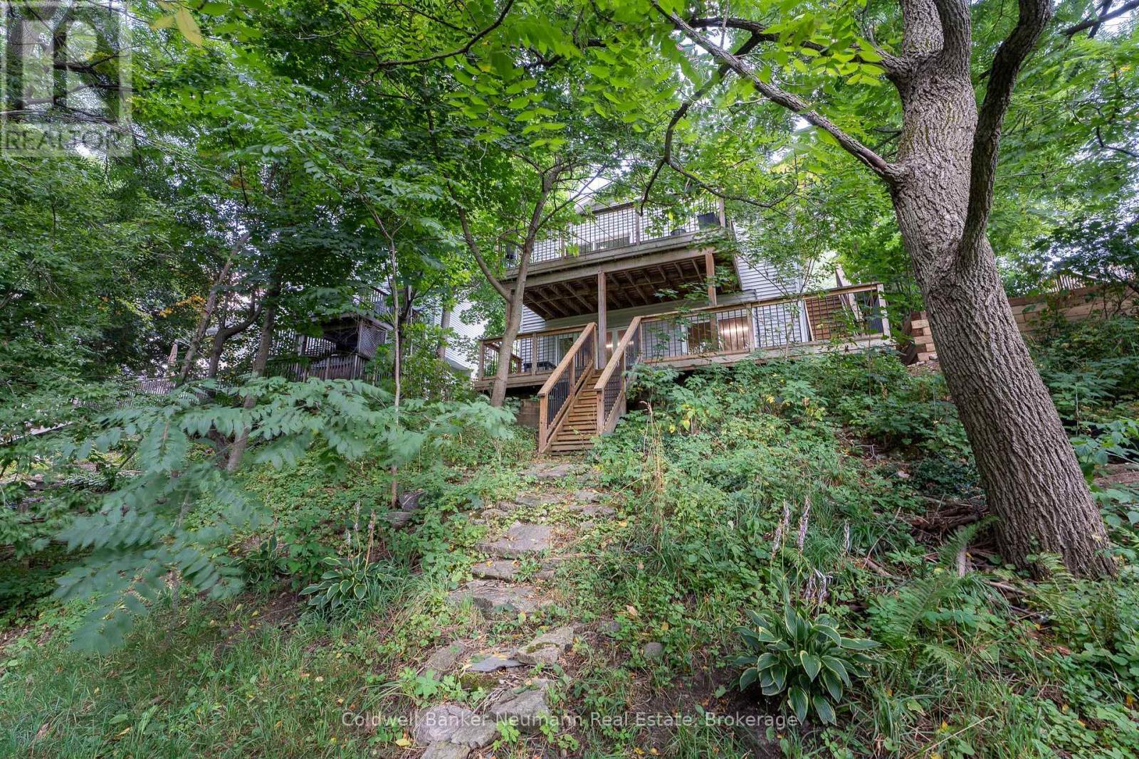 209 Wellington Street, Centre Wellington, Ontario  N1M 3E1 - Photo 34 - X12346016