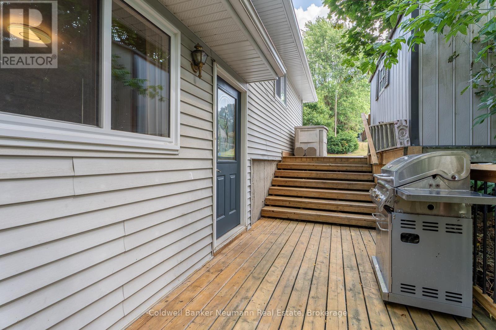 209 Wellington Street, Centre Wellington, Ontario  N1M 3E1 - Photo 39 - X12346016