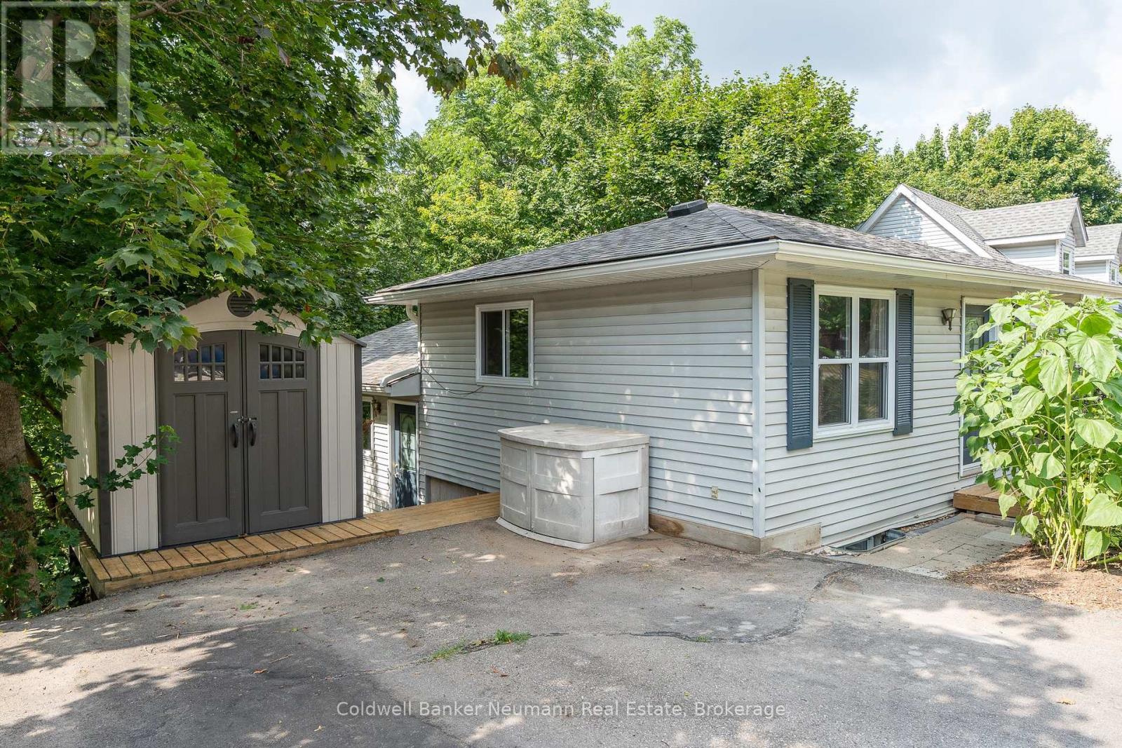 209 Wellington Street, Centre Wellington, Ontario  N1M 3E1 - Photo 40 - X12346016