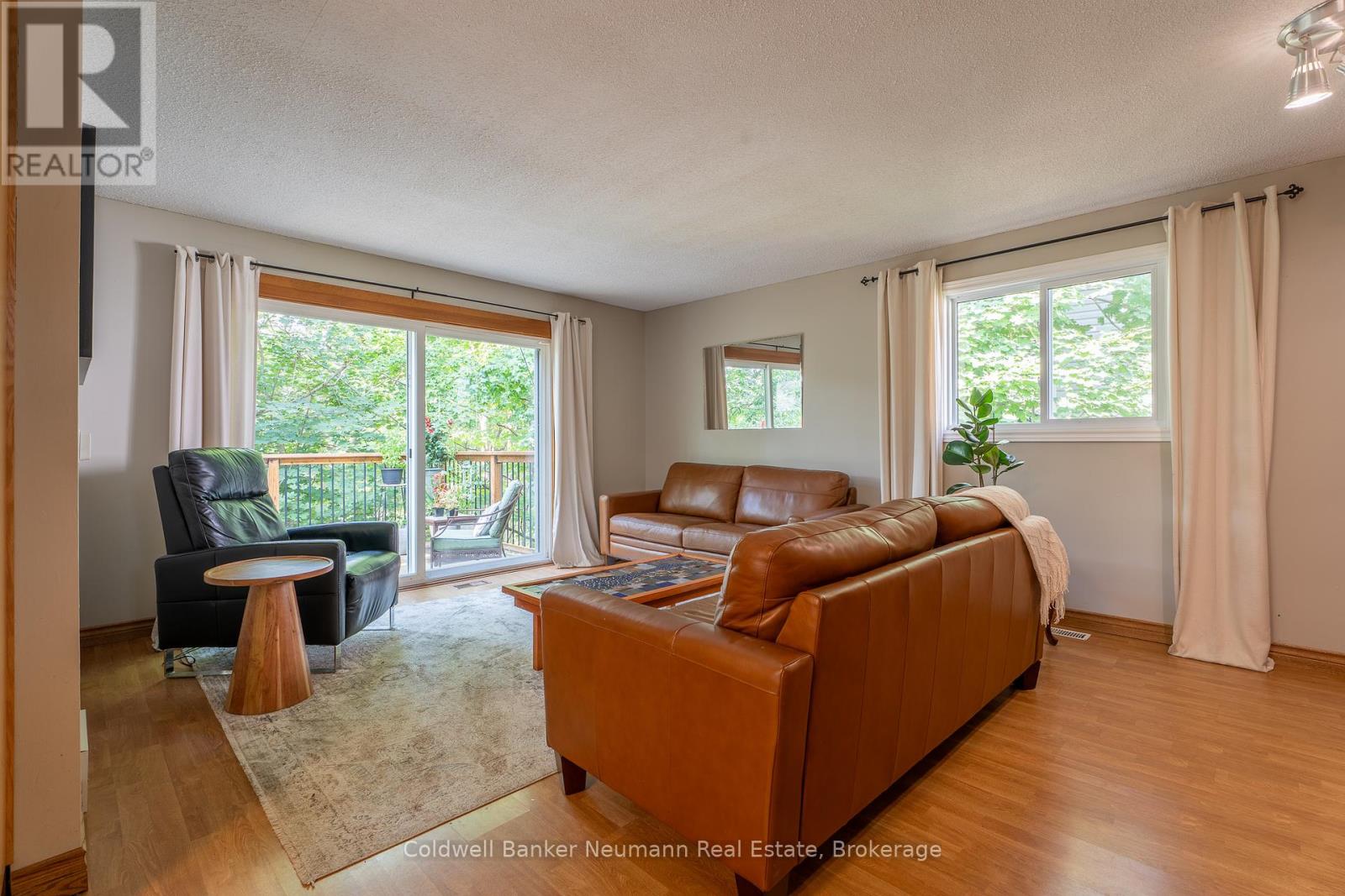 209 Wellington Street, Centre Wellington, Ontario  N1M 3E1 - Photo 7 - X12346016