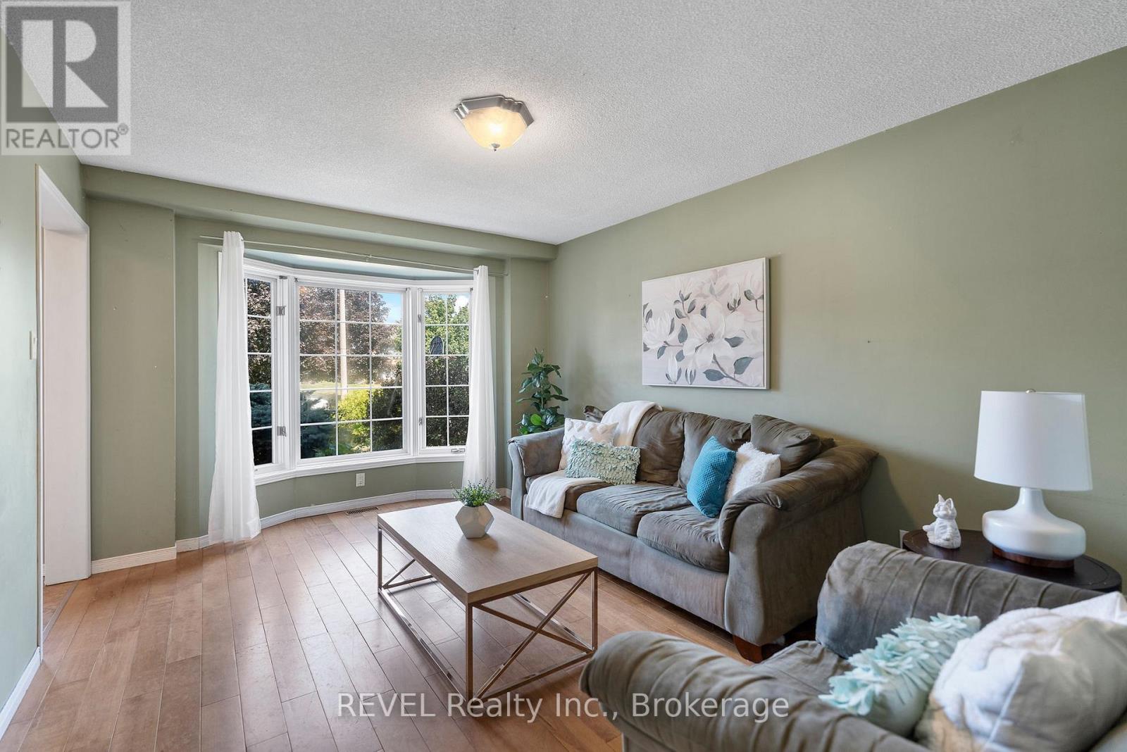 19 Crysler Crescent, Thorold, Ontario  L2V 5A2 - Photo 7 - X12346004