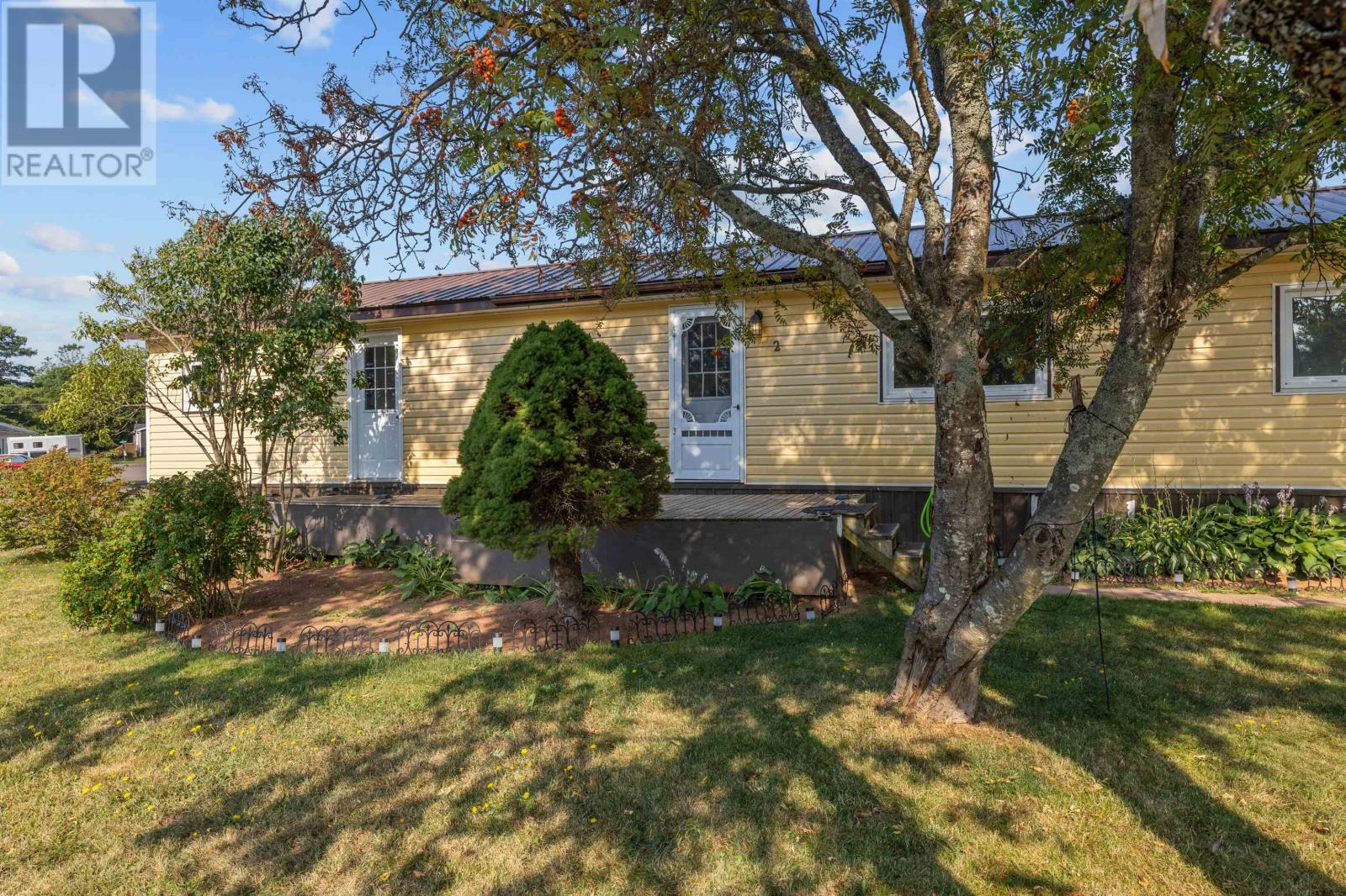 2 Manor Drive, Charlottetown, Prince Edward Island  C1A 6R3 - Photo 2 - 202520674