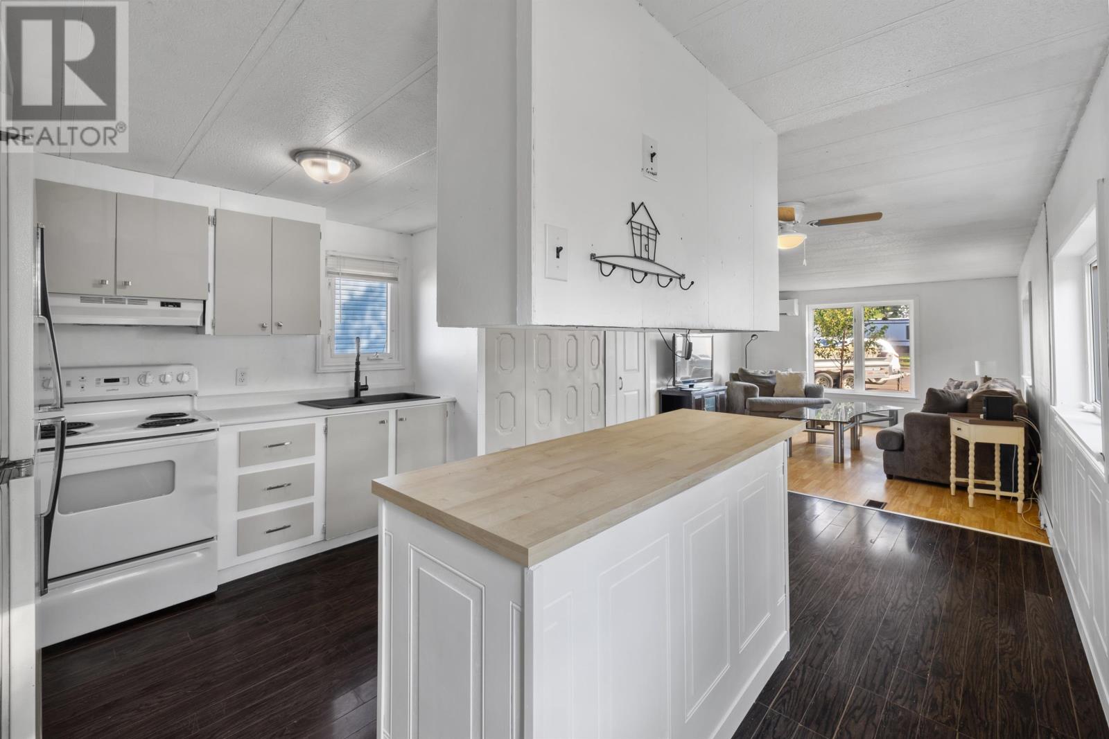 2 Manor Drive, Charlottetown, Prince Edward Island  C1A 6R3 - Photo 3 - 202520674