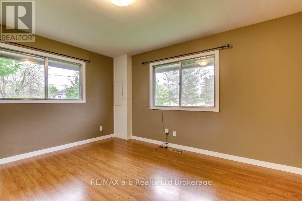 9 Duncan Street, Tillsonburg, Ontario  N4G 2N7 - Photo 11 - X12343954
