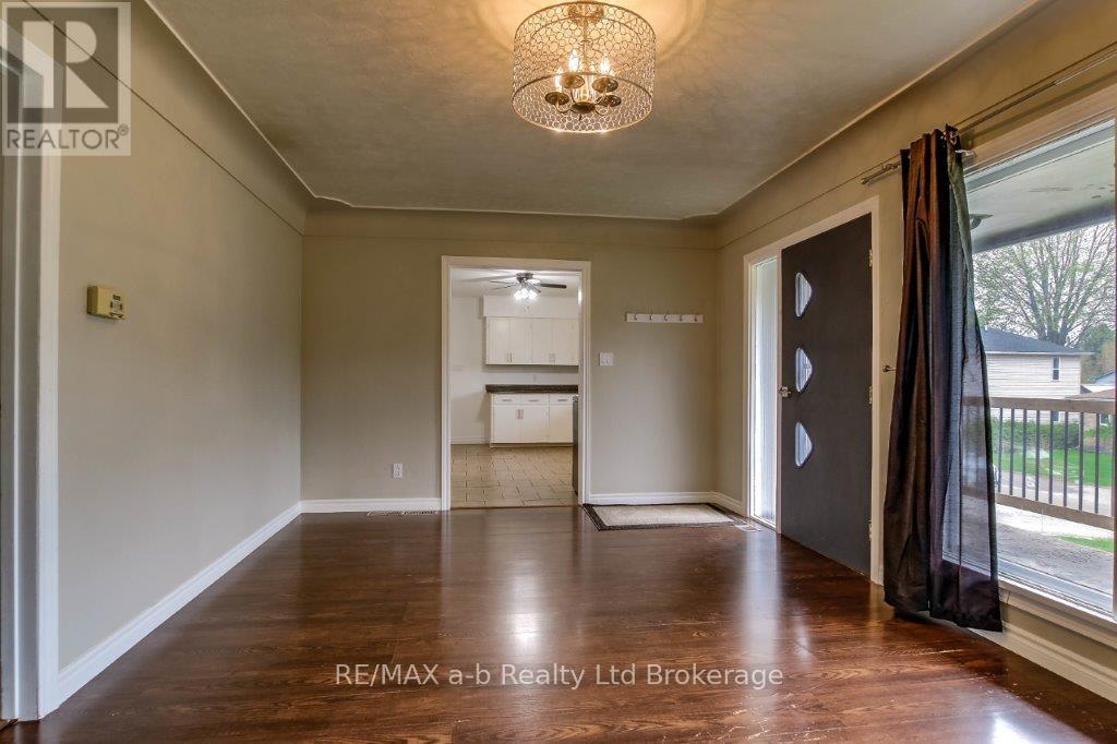 9 Duncan Street, Tillsonburg, Ontario  N4G 2N7 - Photo 14 - X12343954