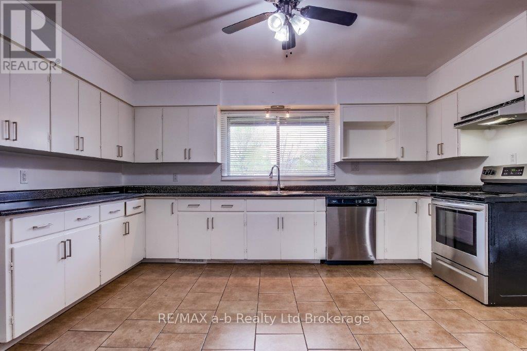 9 Duncan Street, Tillsonburg, Ontario  N4G 2N7 - Photo 16 - X12343954