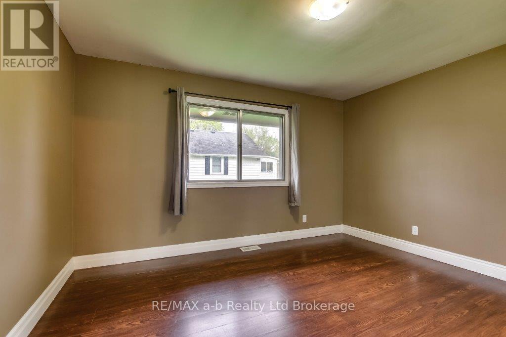 9 Duncan Street, Tillsonburg, Ontario  N4G 2N7 - Photo 5 - X12343954
