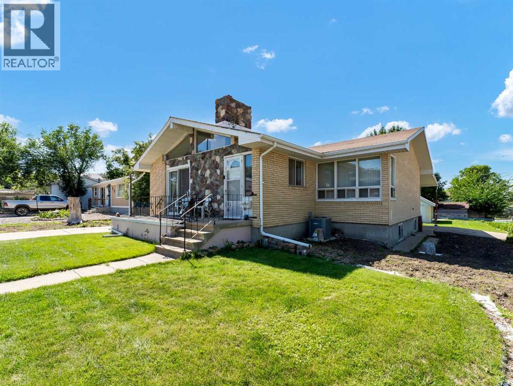 Property at 1702 15 Avenue SE image 1