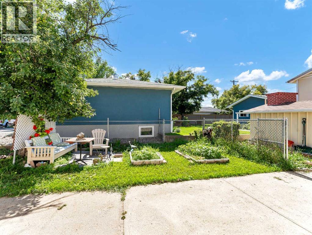 Property at 1702 15 Avenue SE image 5