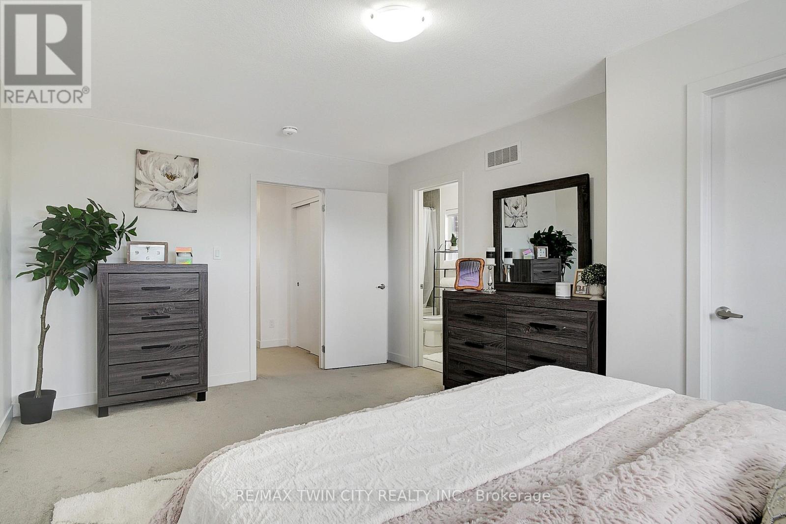 111 Pony Drive, Kitchener, Ontario  N2R 0R8 - Photo 21 - X12346006