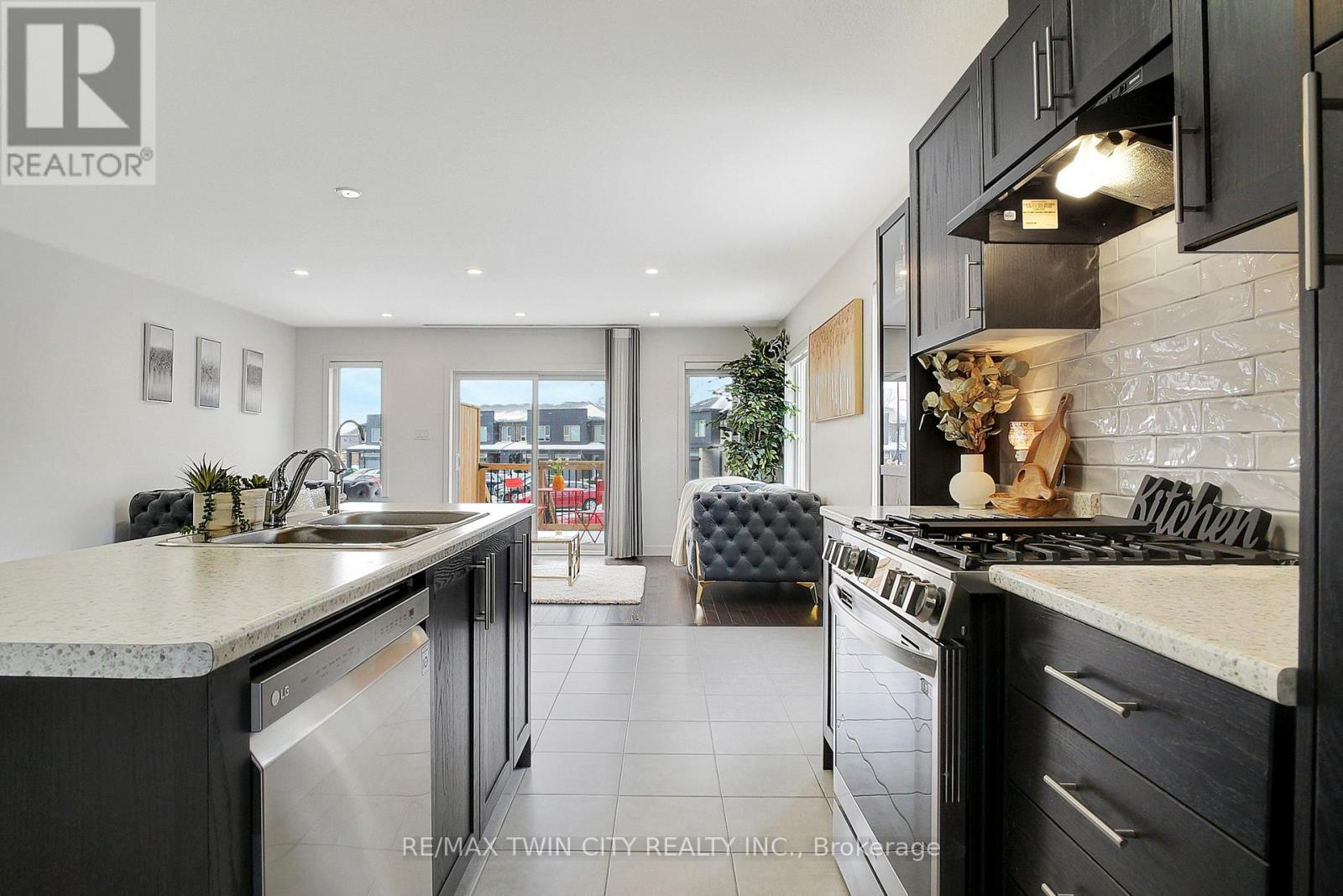 111 Pony Drive, Kitchener, Ontario  N2R 0R8 - Photo 9 - X12346006