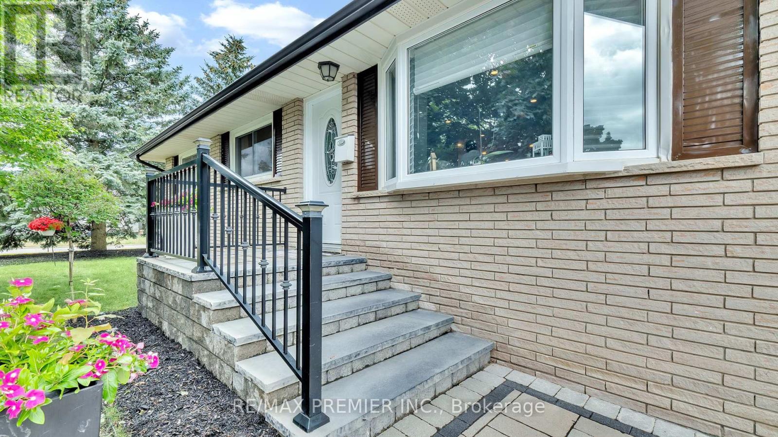 Property at 90 CAYUGA AVENUE image 5