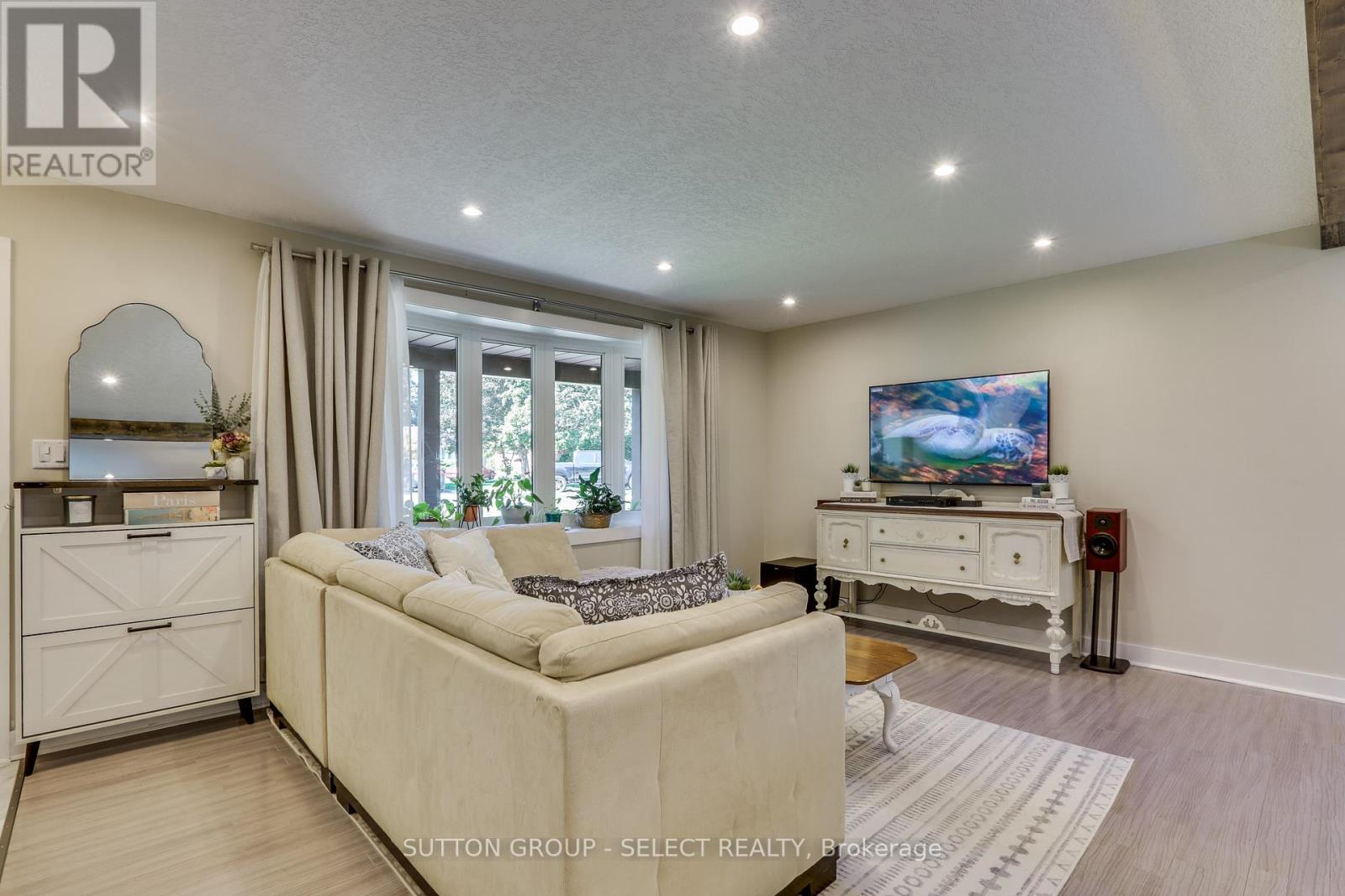 110 Compton Court, London South, Ontario  N6C 4G3 - Photo 10 - X12346034