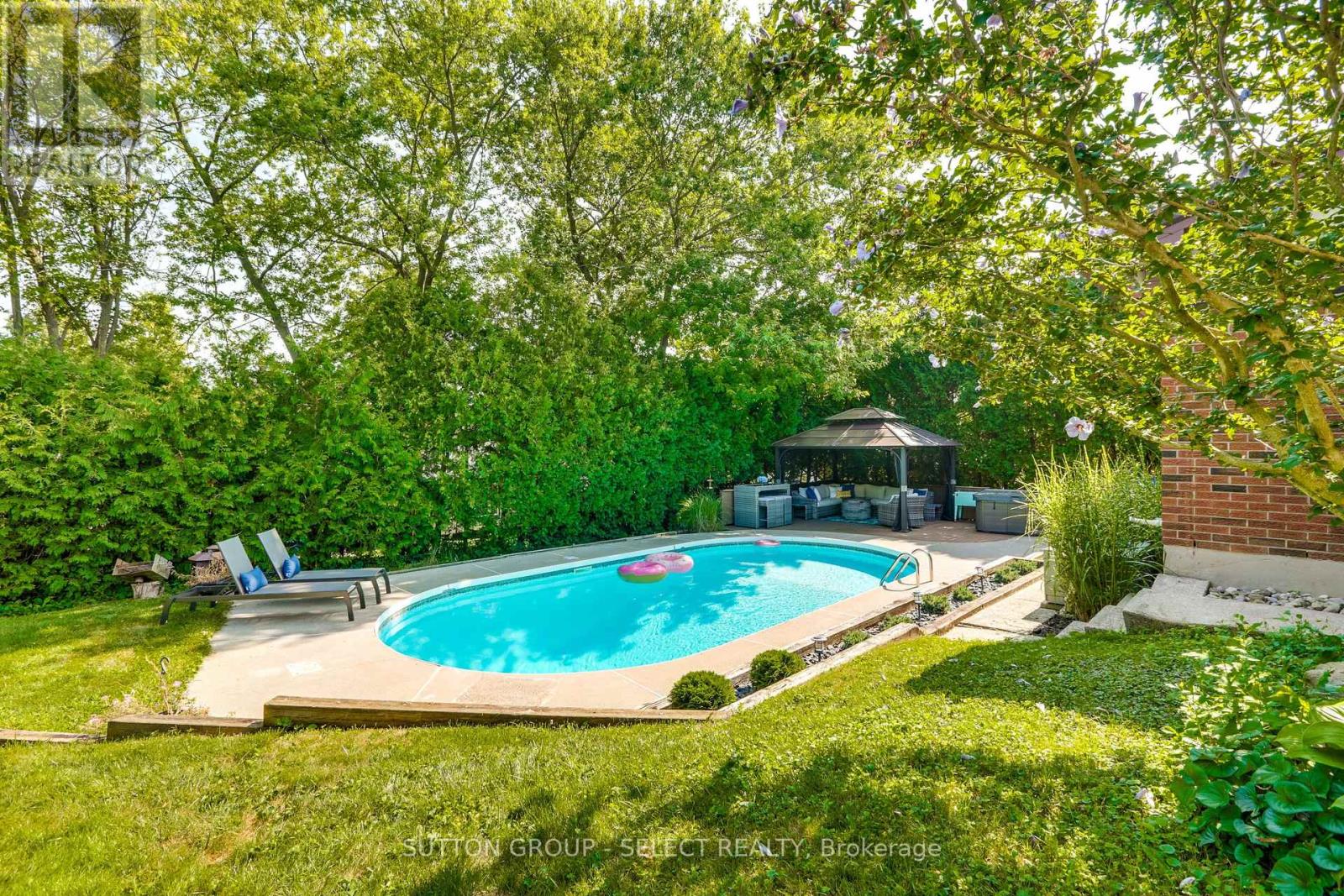 110 Compton Court, London South, Ontario  N6C 4G3 - Photo 2 - X12346034