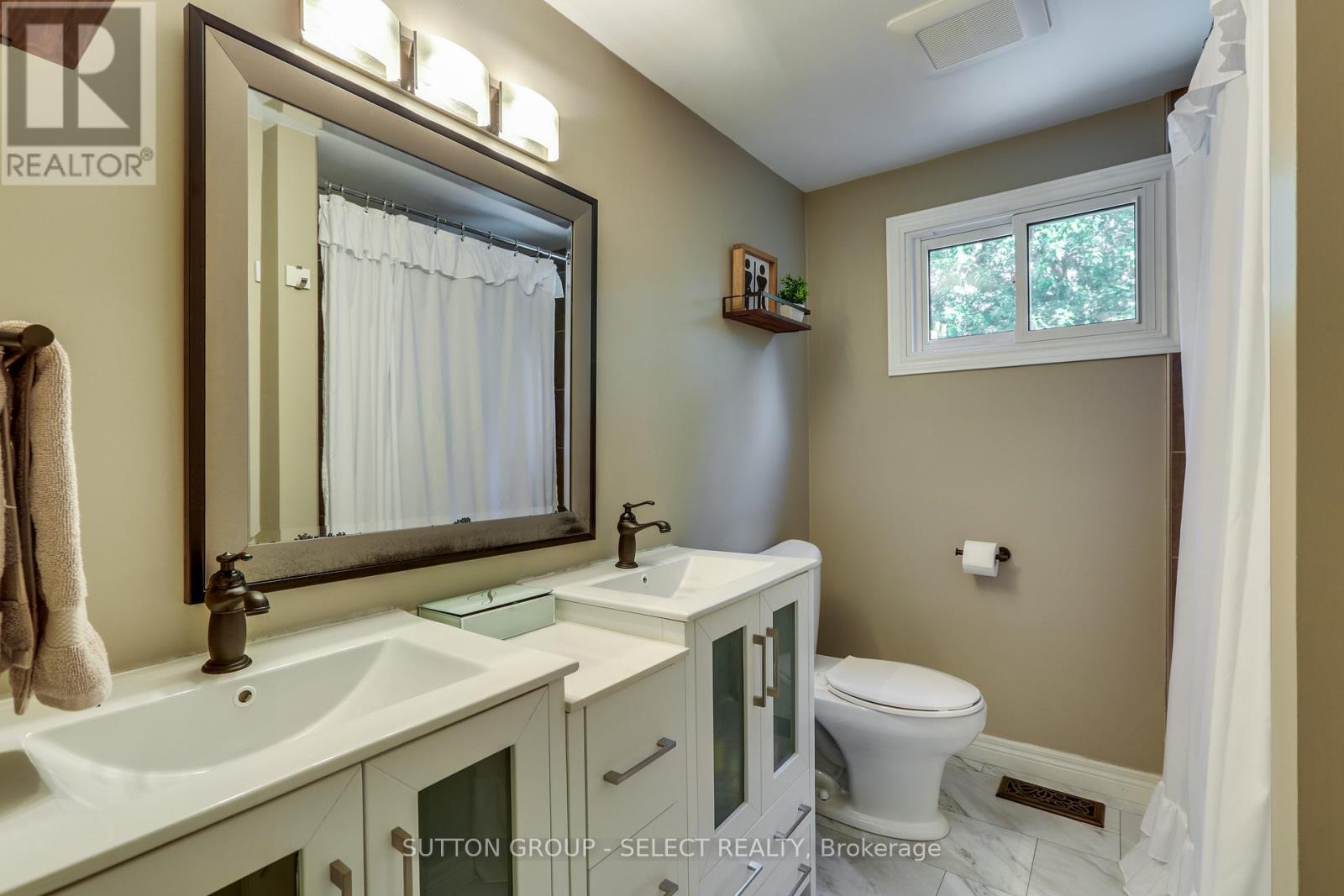 110 Compton Court, London South, Ontario  N6C 4G3 - Photo 27 - X12346034