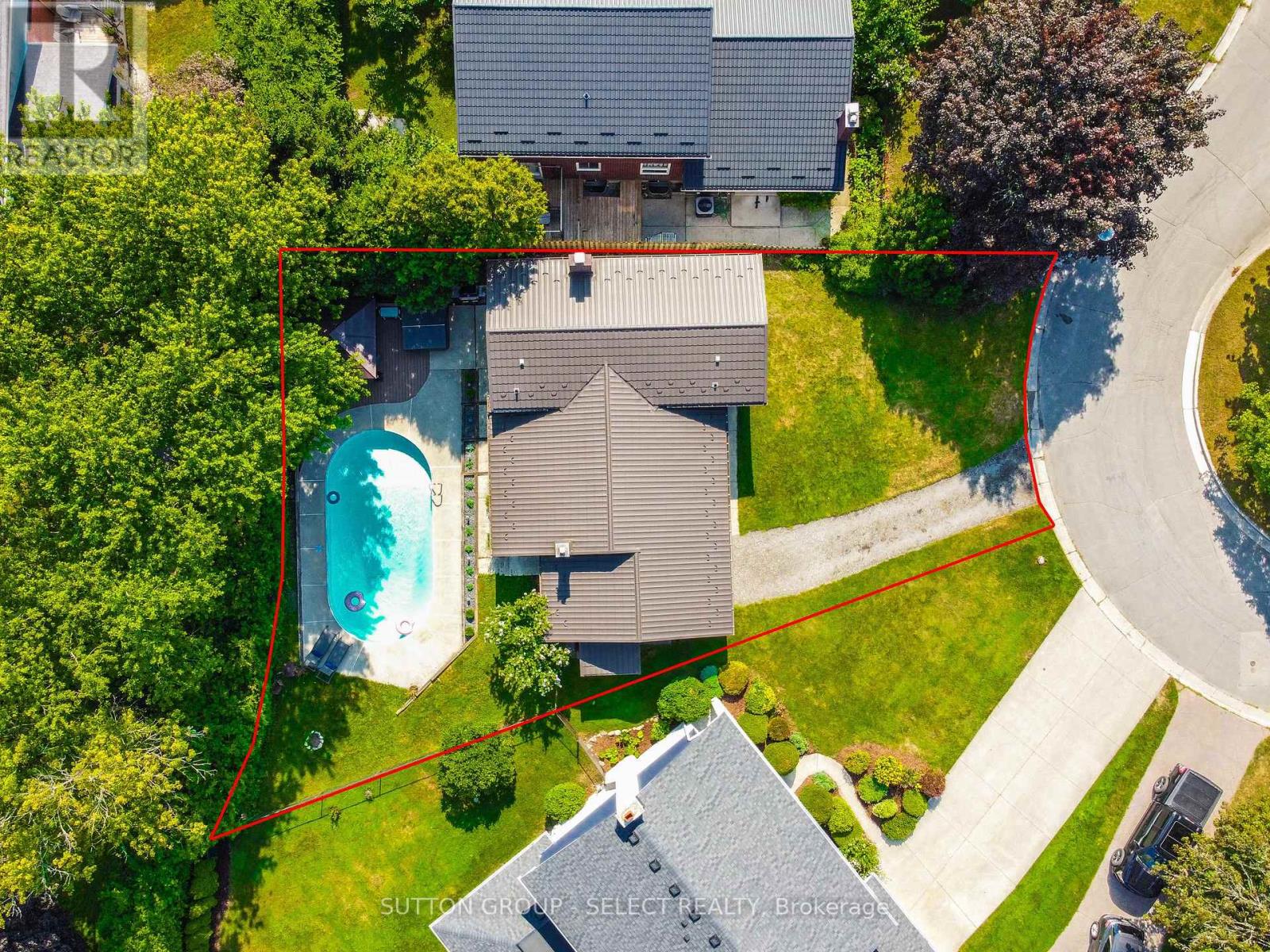 110 Compton Court, London South, Ontario  N6C 4G3 - Photo 3 - X12346034