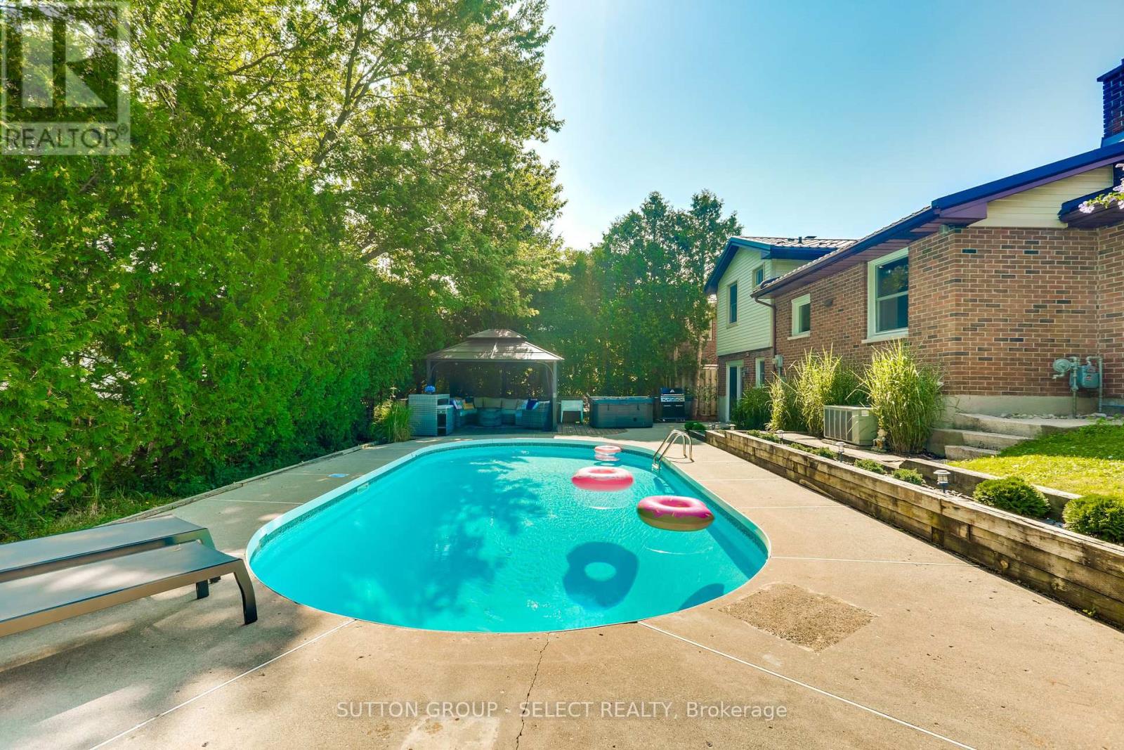 110 Compton Court, London South, Ontario  N6C 4G3 - Photo 37 - X12346034