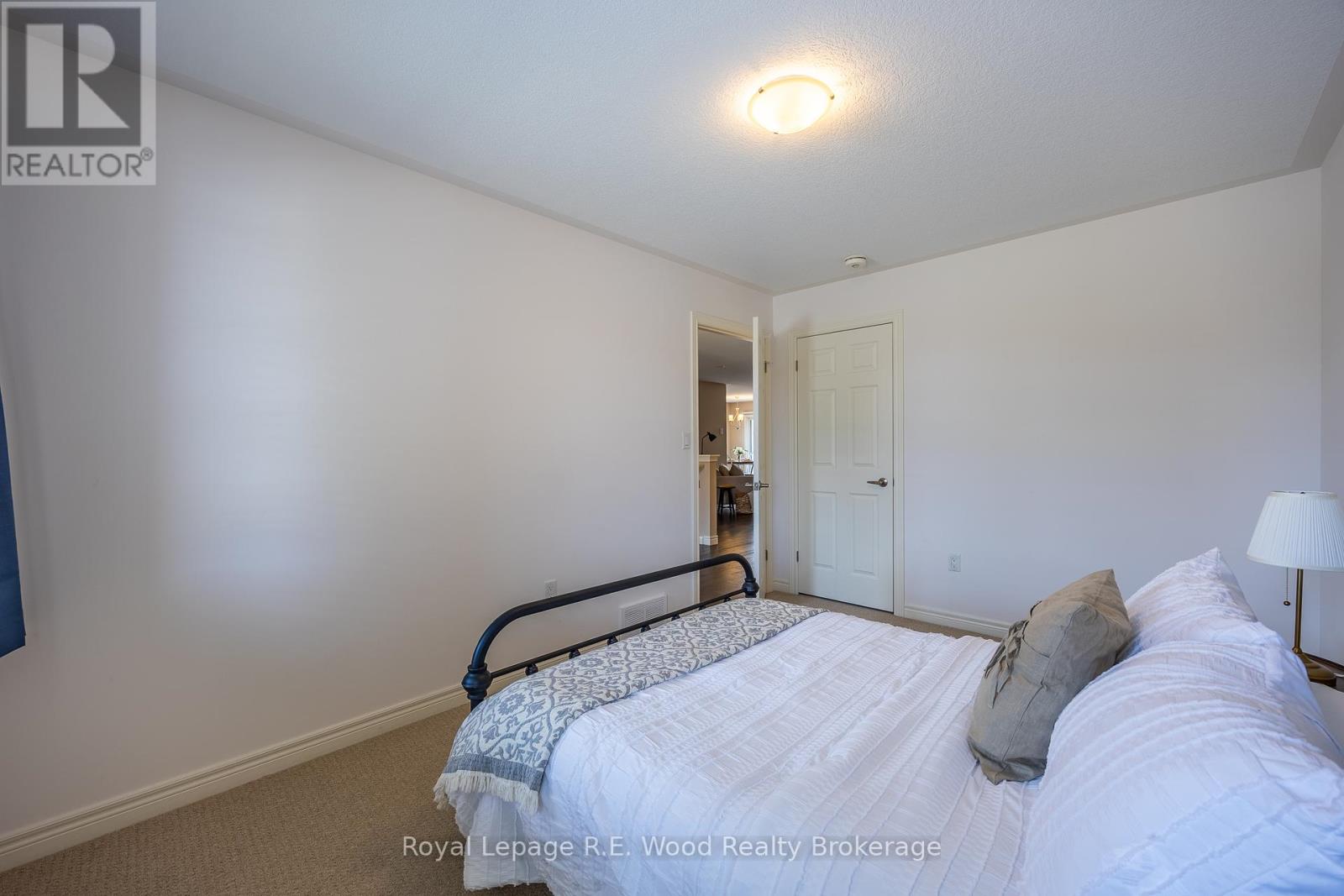 42 Hogarth Drive, Tillsonburg, Ontario  N4G 0C3 - Photo 5 - X12346049