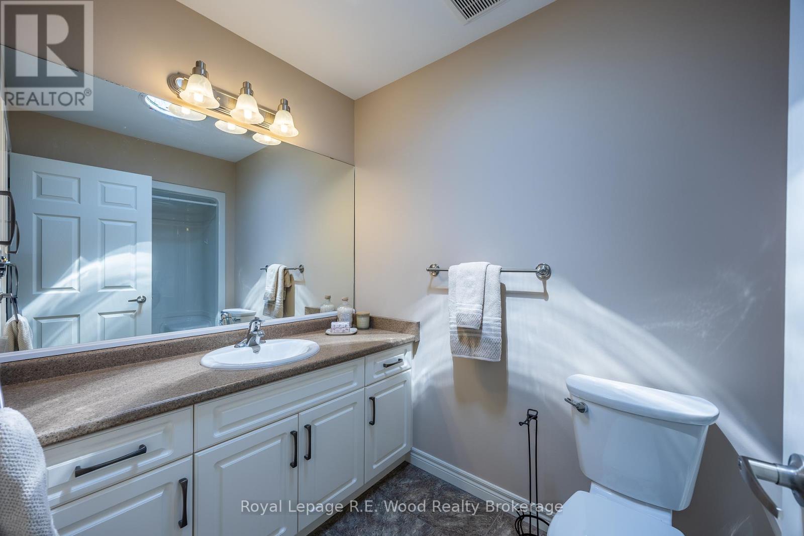 42 Hogarth Drive, Tillsonburg, Ontario  N4G 0C3 - Photo 8 - X12346049