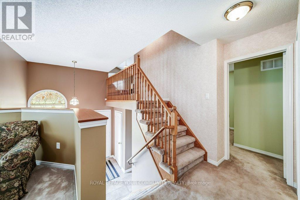 106 Burnaby Drive, Georgina, Ontario  L4P 3Y6 - Photo 12 - N12346035