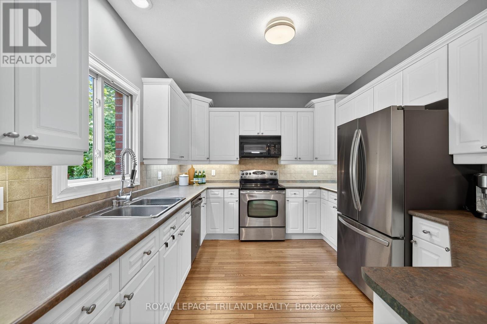 8 Wingreen Lane, Middlesex Centre, Ontario  N0L 1R0 - Photo 17 - X12346104