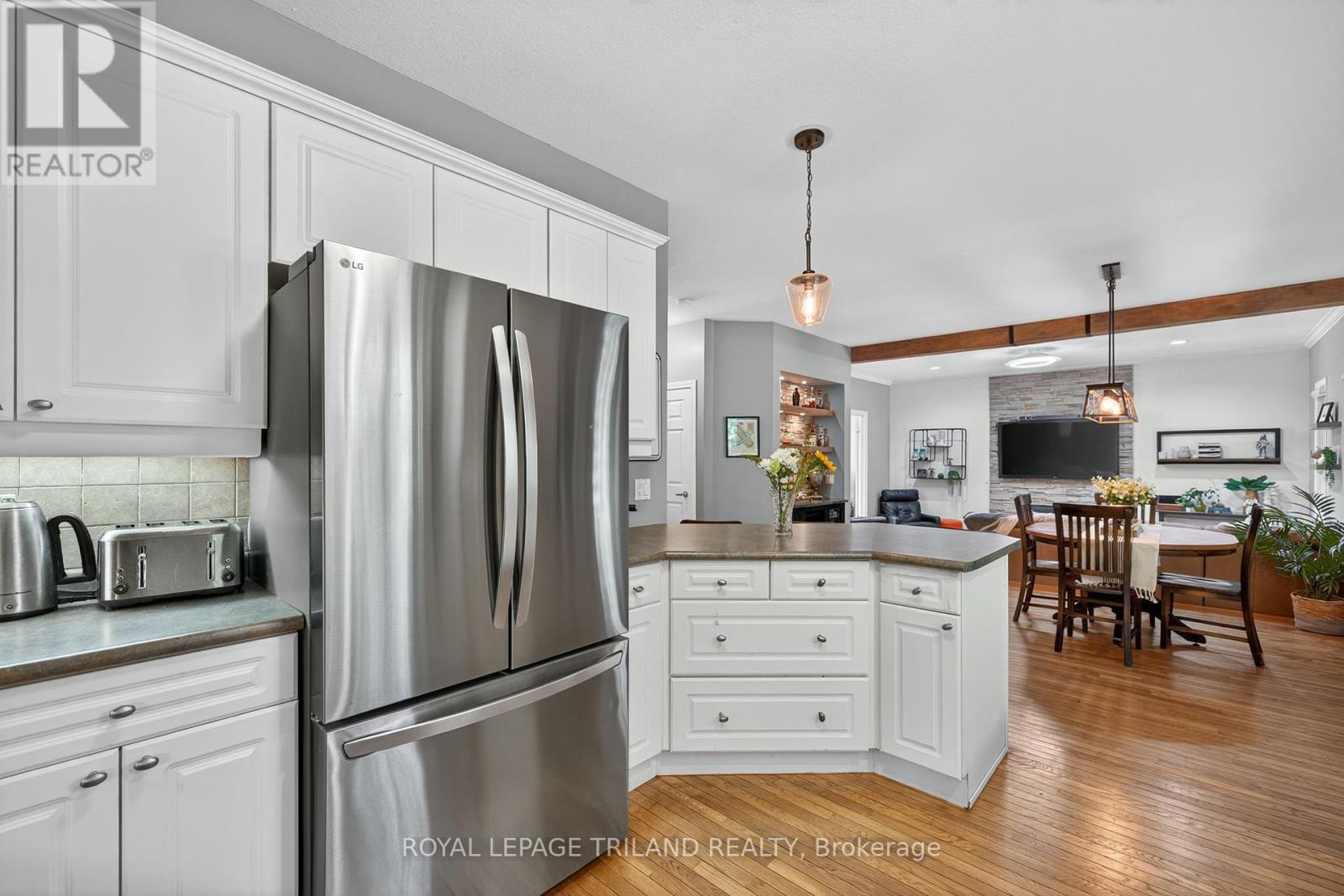 8 Wingreen Lane, Middlesex Centre, Ontario  N0L 1R0 - Photo 18 - X12346104