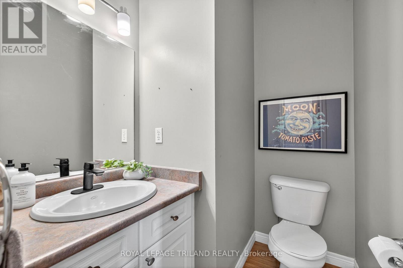 8 Wingreen Lane, Middlesex Centre, Ontario  N0L 1R0 - Photo 20 - X12346104