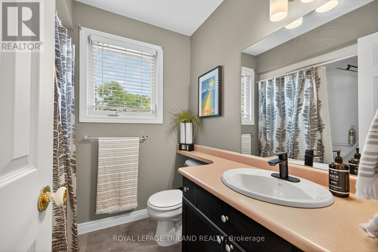 8 Wingreen Lane, Middlesex Centre, Ontario  N0L 1R0 - Photo 23 - X12346104