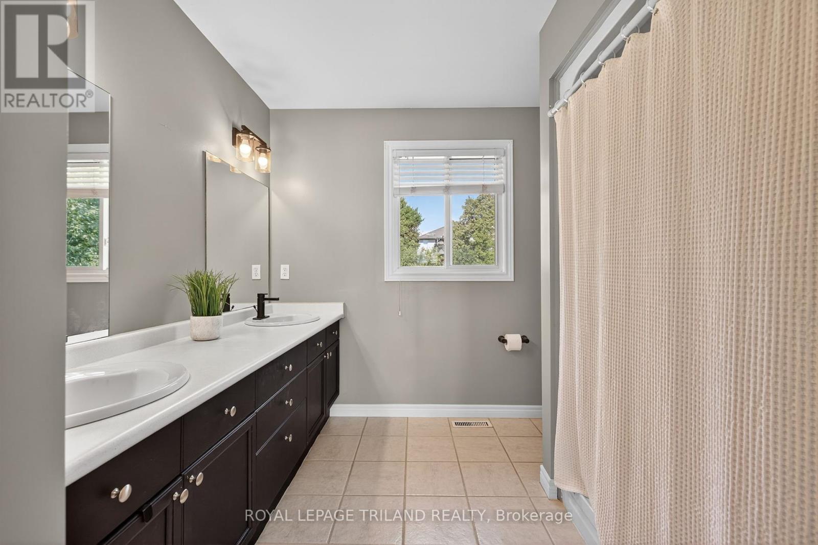 8 Wingreen Lane, Middlesex Centre, Ontario  N0L 1R0 - Photo 26 - X12346104