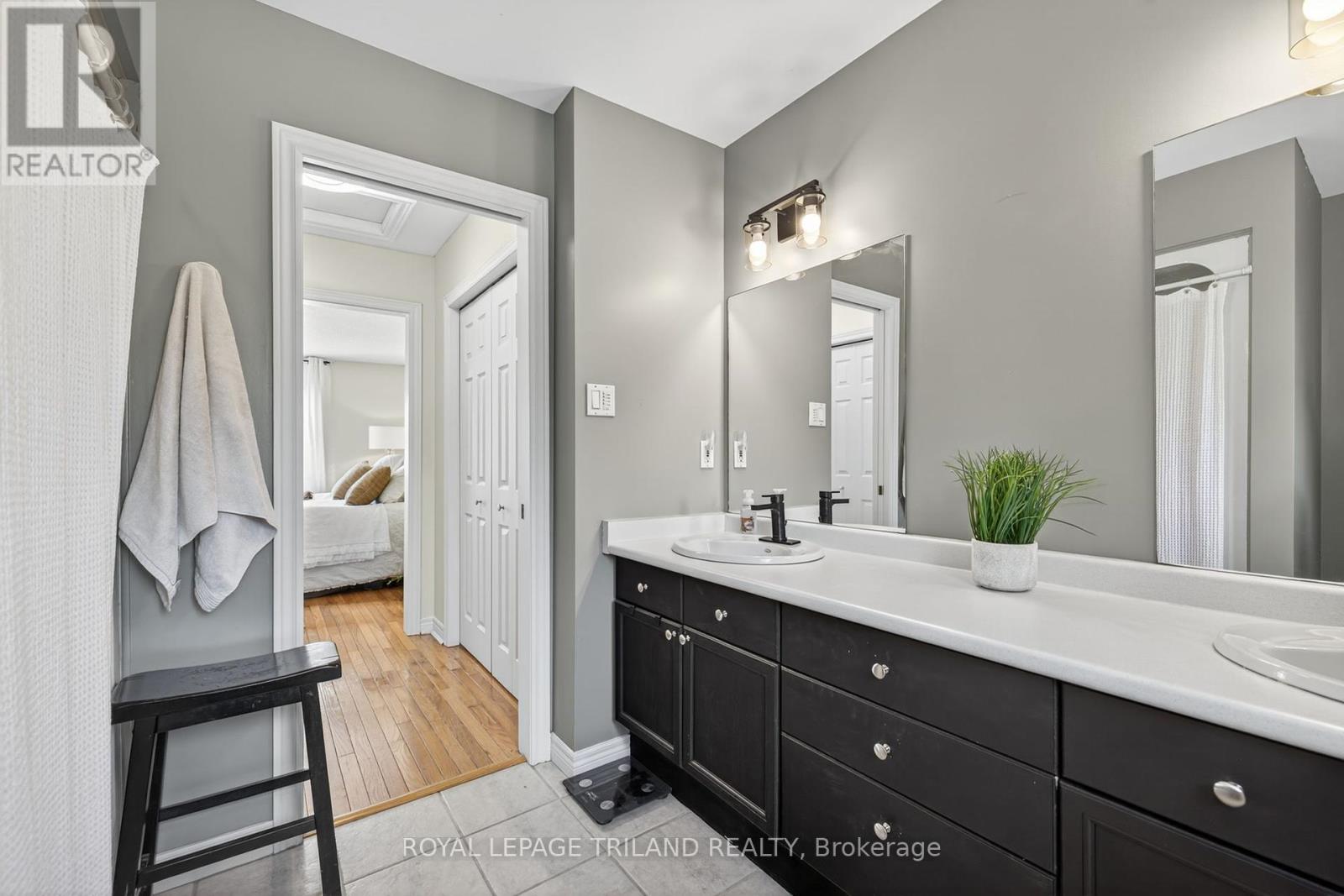 8 Wingreen Lane, Middlesex Centre, Ontario  N0L 1R0 - Photo 27 - X12346104