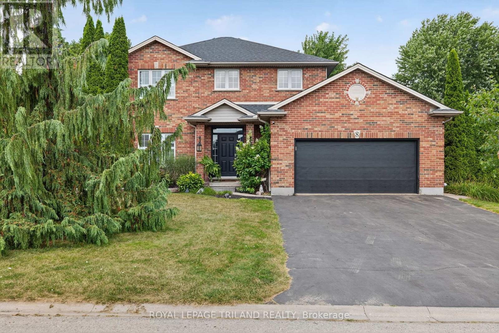 8 Wingreen Lane, Middlesex Centre, Ontario  N0L 1R0 - Photo 3 - X12346104