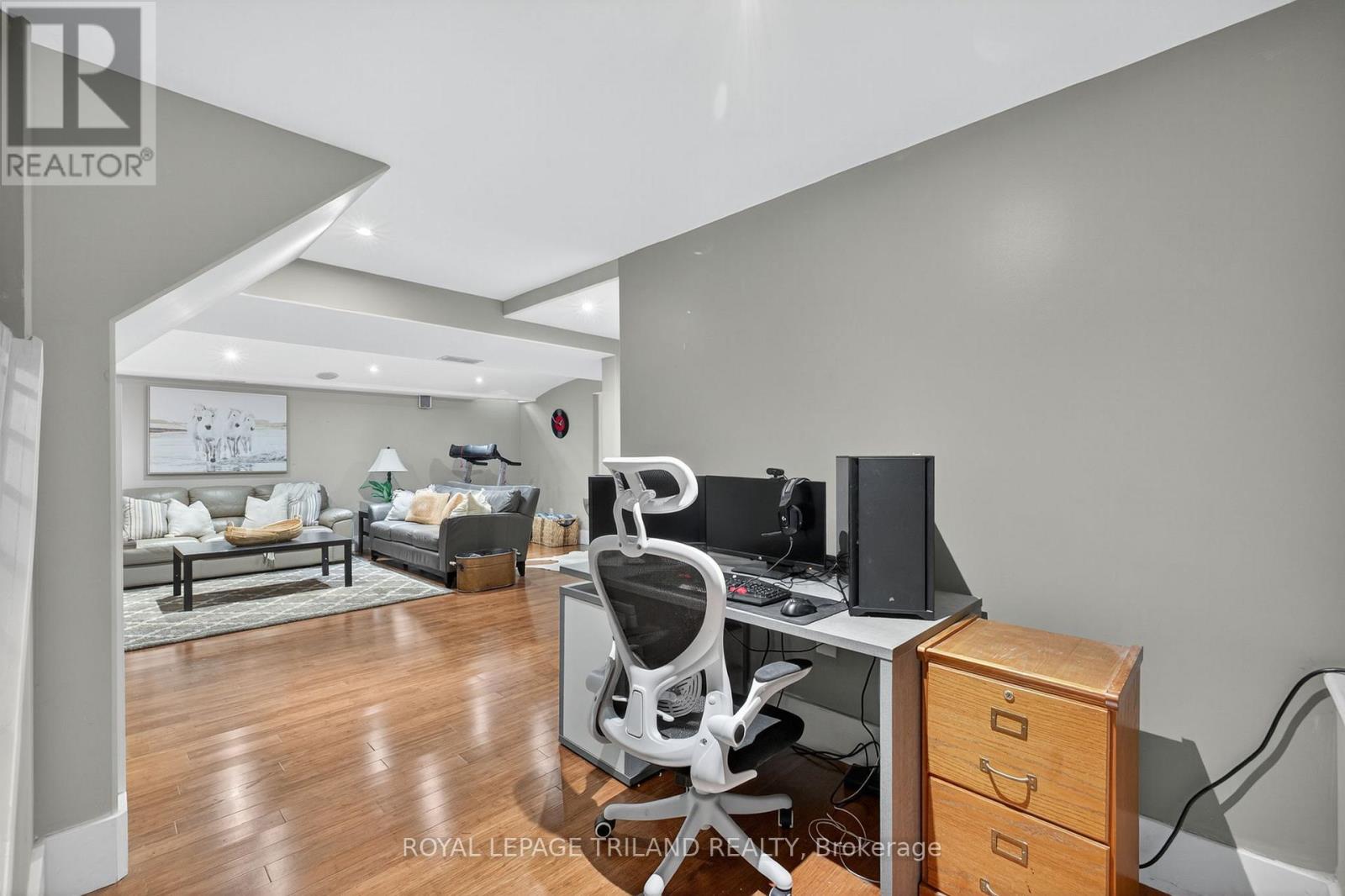 8 Wingreen Lane, Middlesex Centre, Ontario  N0L 1R0 - Photo 31 - X12346104