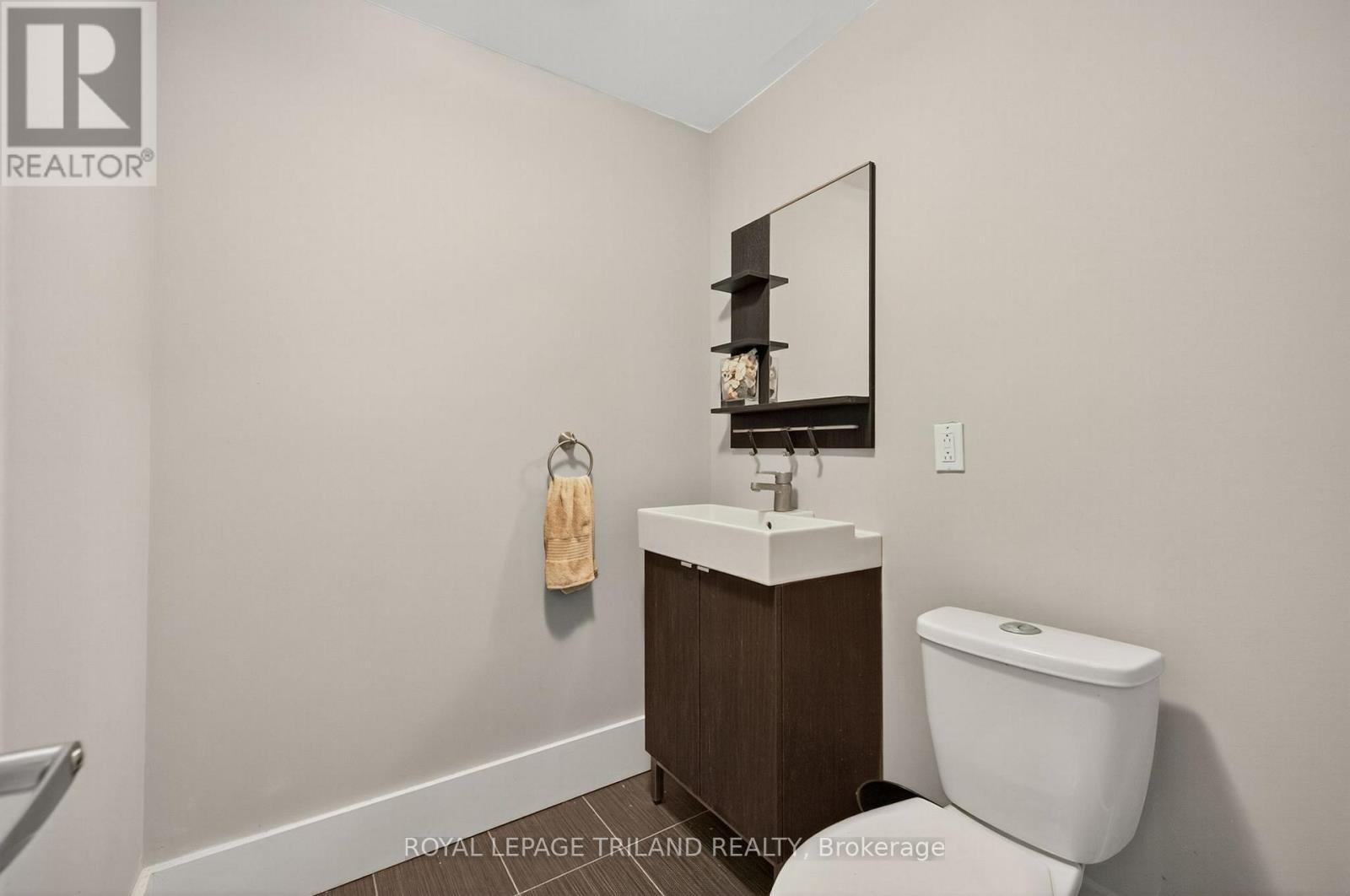 8 Wingreen Lane, Middlesex Centre, Ontario  N0L 1R0 - Photo 33 - X12346104