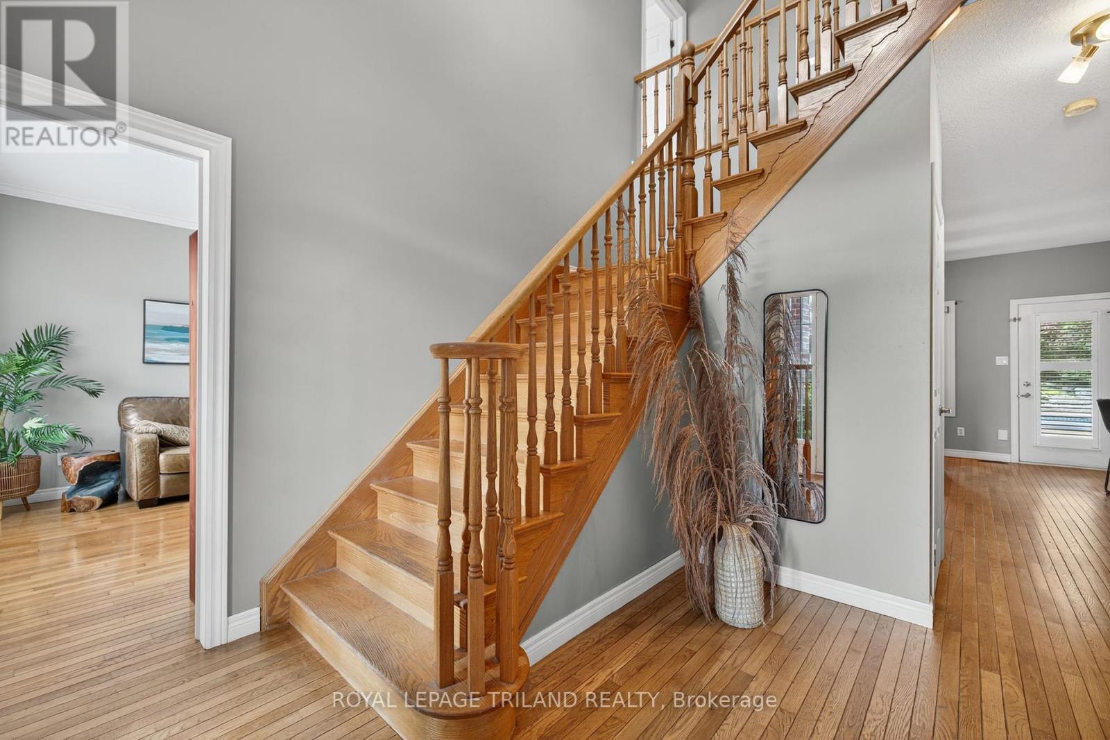 8 Wingreen Lane, Middlesex Centre, Ontario  N0L 1R0 - Photo 4 - X12346104