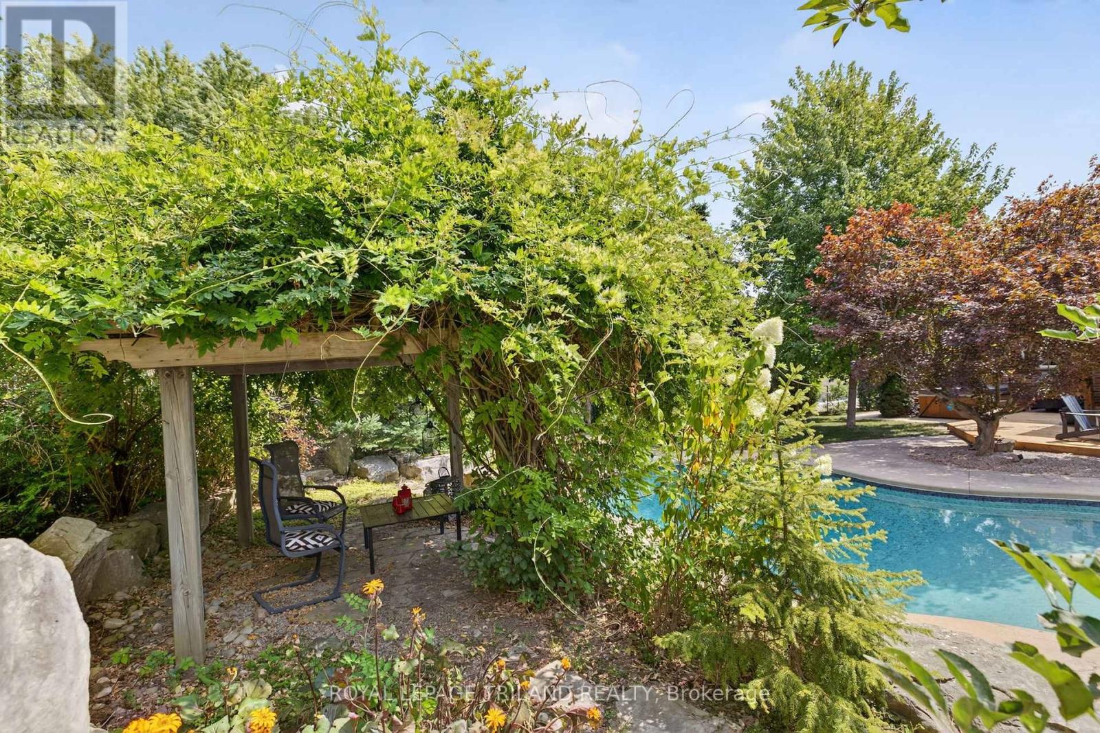 8 Wingreen Lane, Middlesex Centre, Ontario  N0L 1R0 - Photo 41 - X12346104