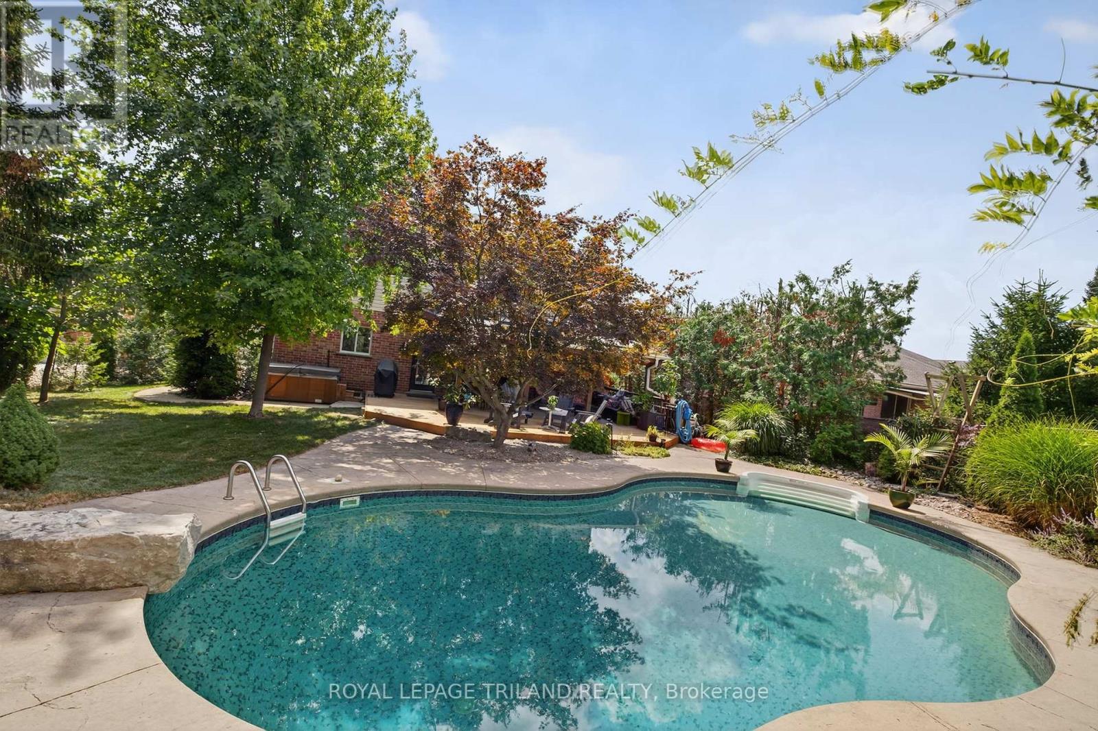 8 Wingreen Lane, Middlesex Centre, Ontario  N0L 1R0 - Photo 44 - X12346104