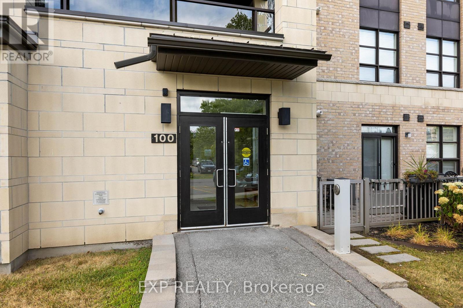 304 - 100 Montblanc Private, Ottawa, Ontario K1C 0B2 - Photo 2 - X12346093