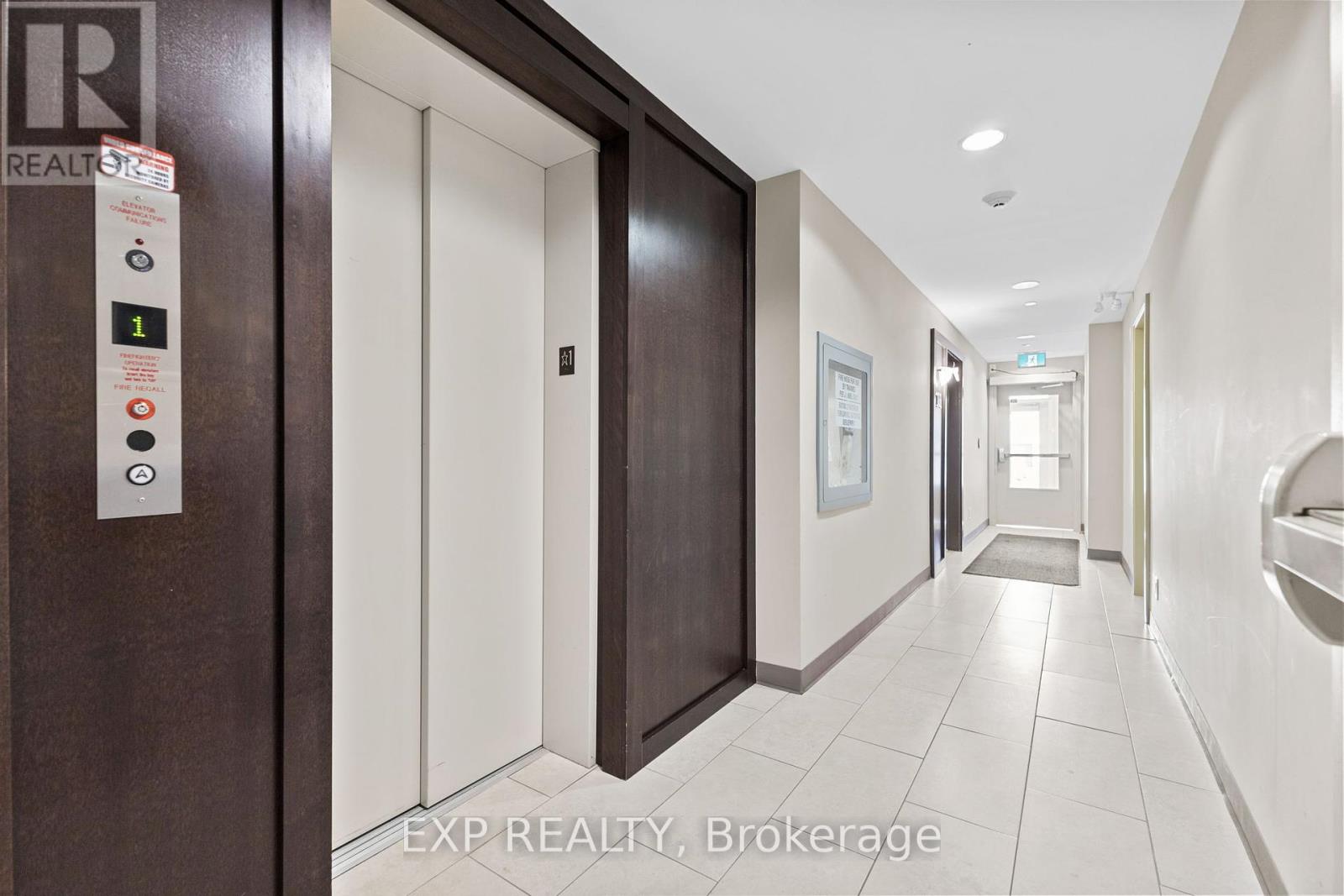 304 - 100 Montblanc Private, Ottawa, Ontario K1C 0B2 - Photo 3 - X12346093