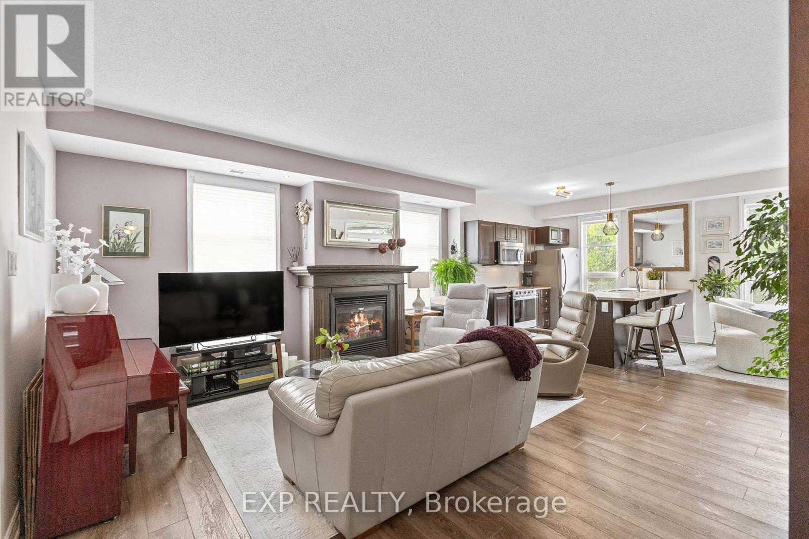 304 - 100 Montblanc Private, Ottawa, Ontario K1C 0B2 - Photo 6 - X12346093