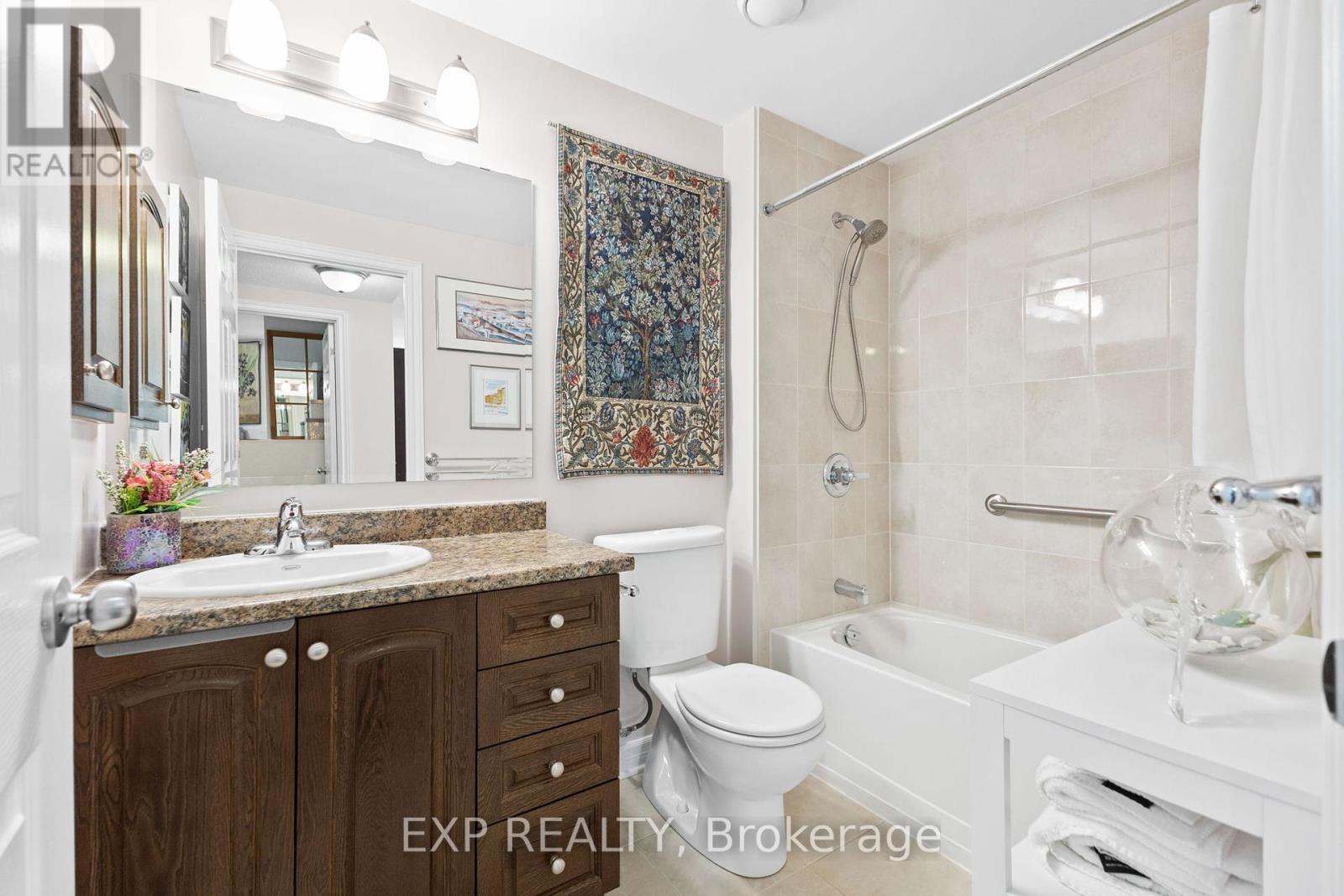 304 - 100 Montblanc Private, Ottawa, Ontario K1C 0B2 - Photo 8 - X12346093