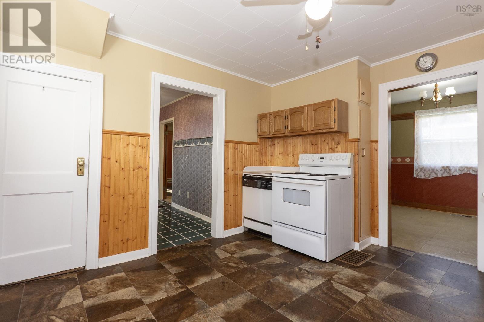 94 Mcfarlane Street, Springhill, Nova Scotia  B0M 1X0 - Photo 10 - 202520498