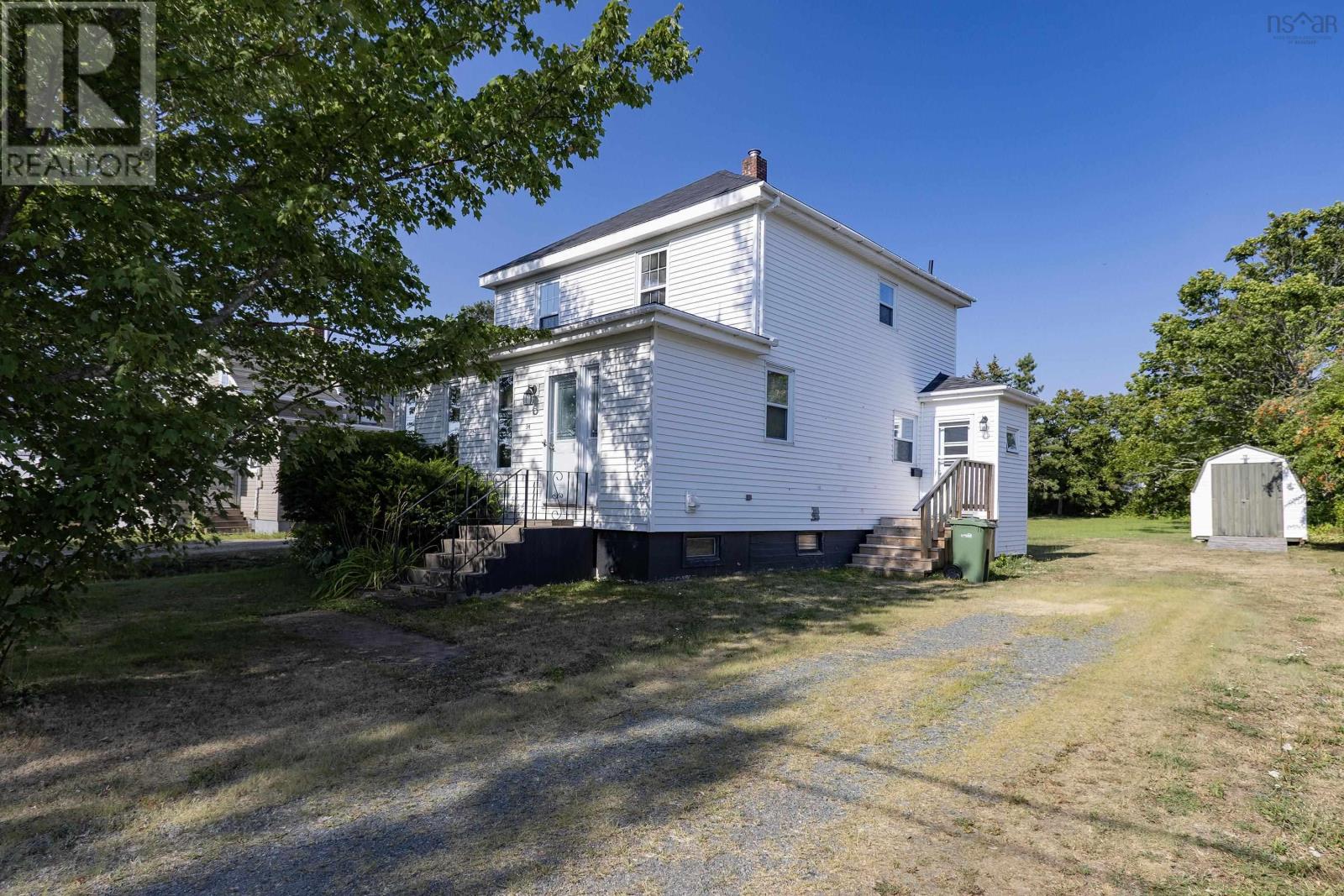 94 Mcfarlane Street, Springhill, Nova Scotia  B0M 1X0 - Photo 1 - 202520498