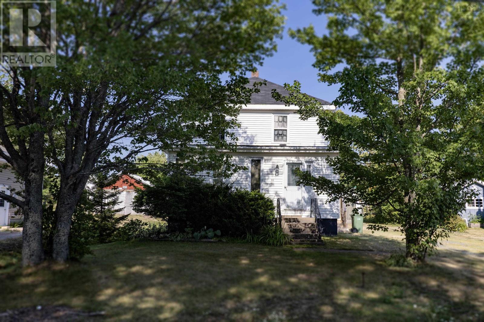 94 Mcfarlane Street, Springhill, Nova Scotia  B0M 1X0 - Photo 2 - 202520498
