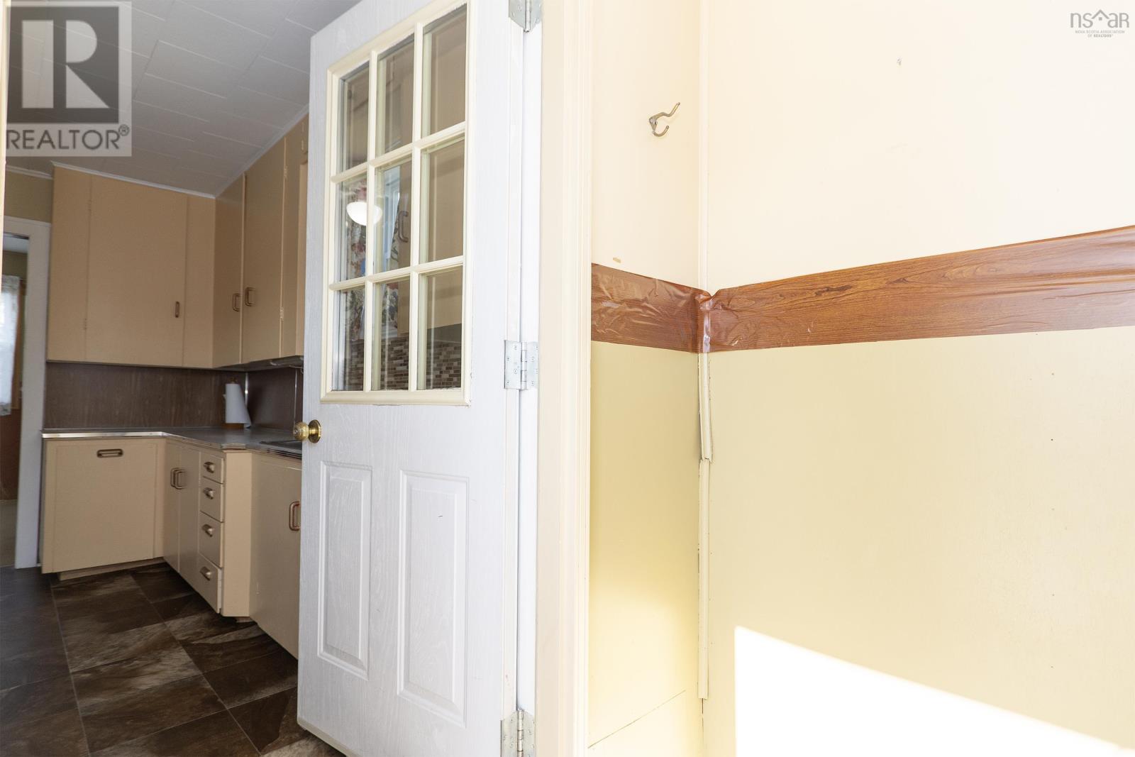 94 Mcfarlane Street, Springhill, Nova Scotia  B0M 1X0 - Photo 9 - 202520498