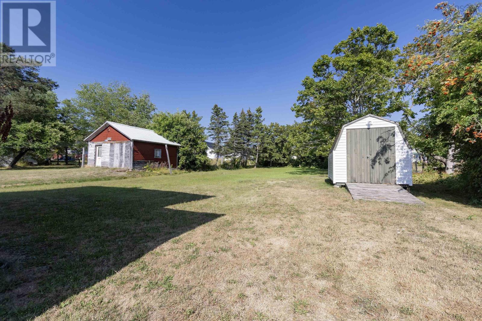 94 Mcfarlane Street, Springhill, Nova Scotia  B0M 1X0 - Photo 3 - 202520498