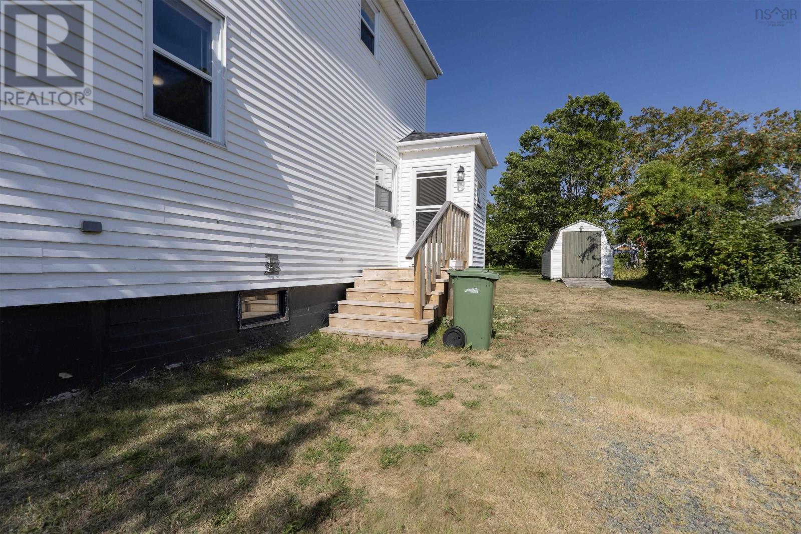 94 Mcfarlane Street, Springhill, Nova Scotia  B0M 1X0 - Photo 6 - 202520498