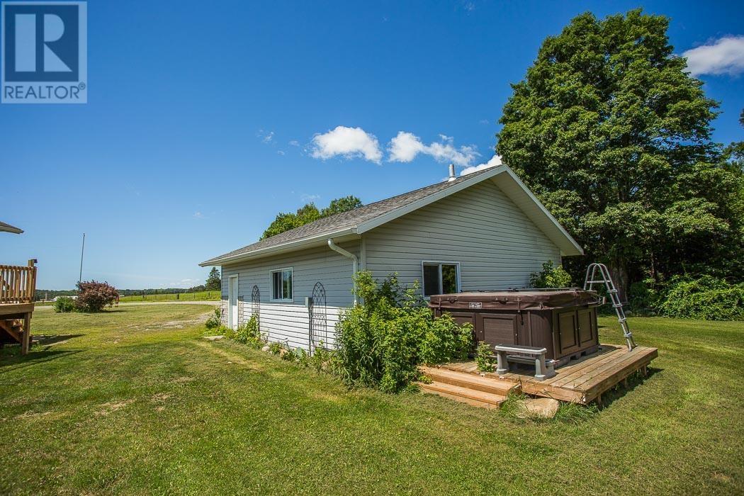 736 Pioneer Rd, Huron Shores, Ontario  P0R 1H0 - Photo 34 - SM251008