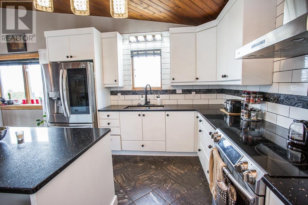 736 Pioneer Rd, Huron Shores, Ontario  P0R 1H0 - Photo 6 - SM251008